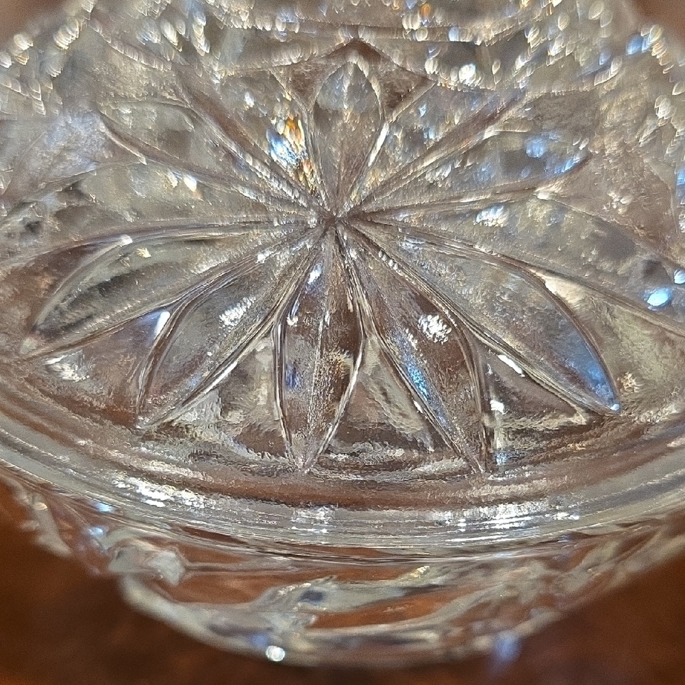(J44)  Crystal Clear Decorative Small Candy Dish - Picture 2 of 6
